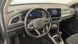 Volkswagen T-Roc - photo 15