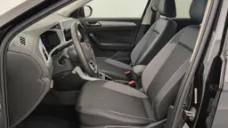 Volkswagen T-Roc - photo 16