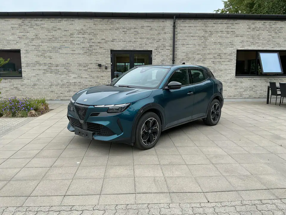 2025 Alfa Romeo Junior 54 kWh *1 phase charging