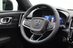 Volvo XC40 - photo 25