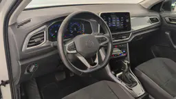 Volkswagen T-Roc - photo 16