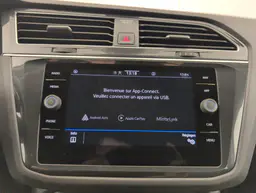 Volkswagen Tiguan - photo 17