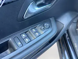 Peugeot 208 - photo 18