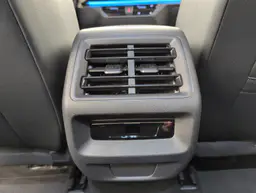 Volkswagen Tiguan - photo 15