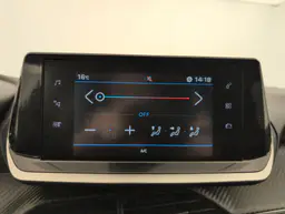 Peugeot 208 - photo 18